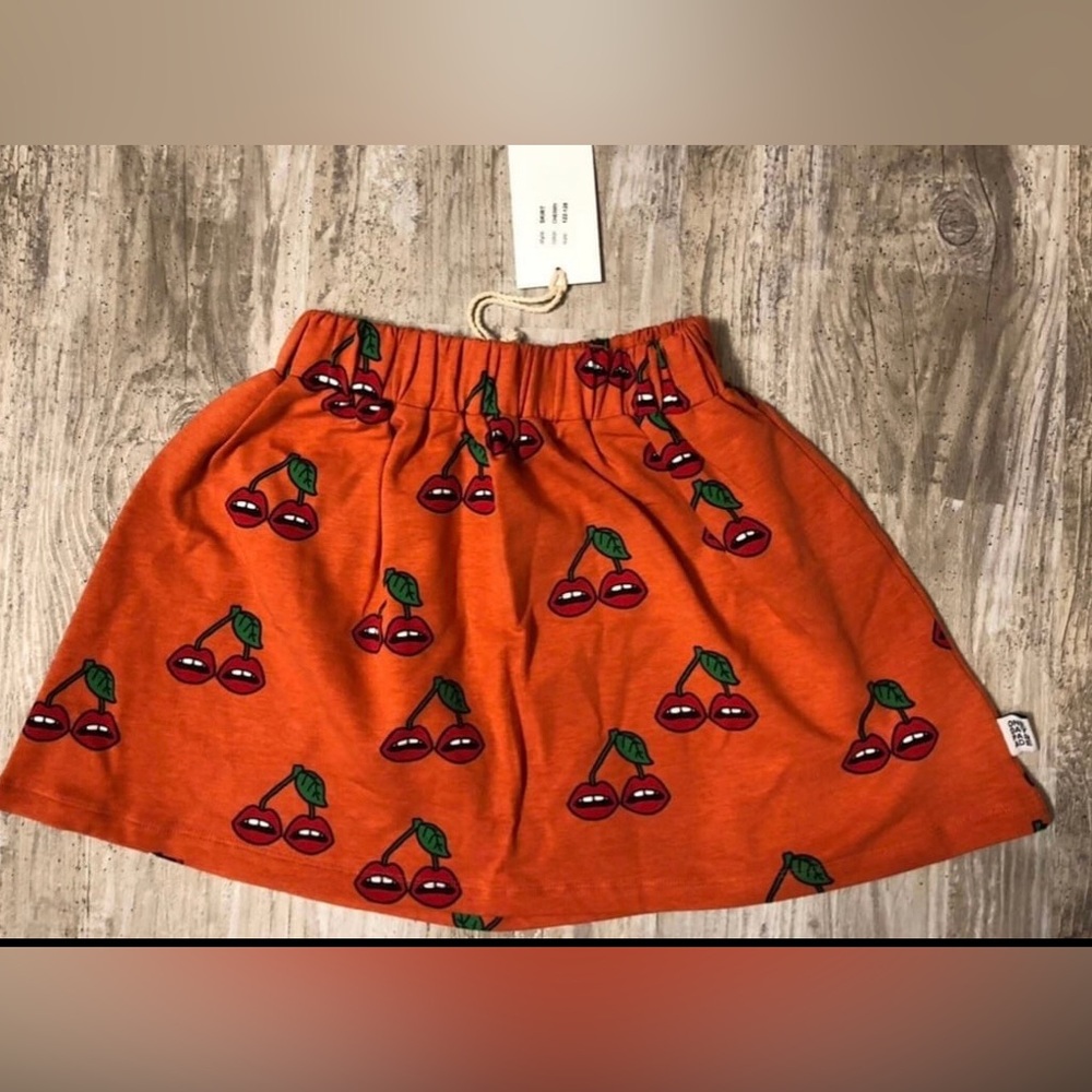 One day parade Cherry skirt new 7/8